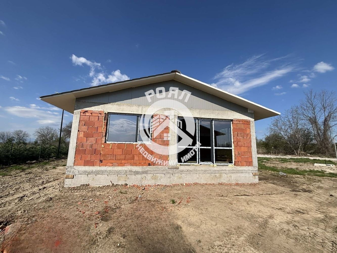 Роял Имоти продава едноетажна къща в с. Оризари - 0