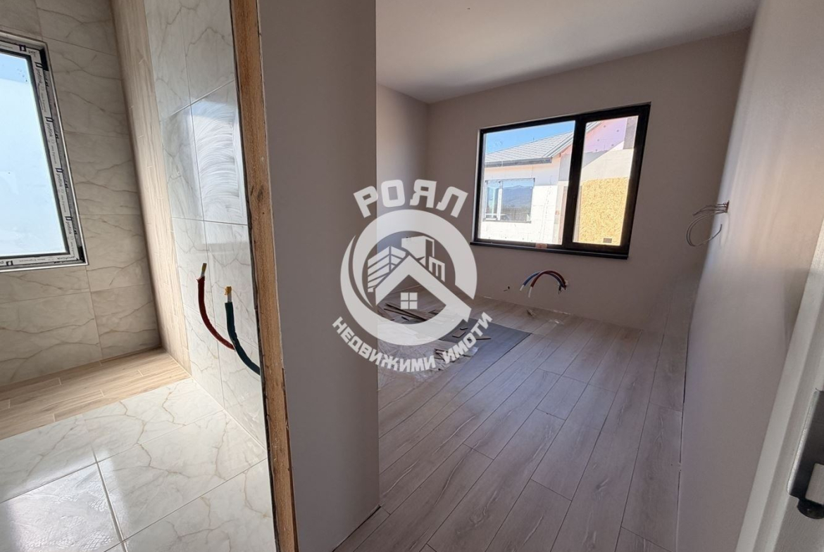 Роял имоти продава едноетажна, самостоятелна къща, село Оризари, Пловдив - 0