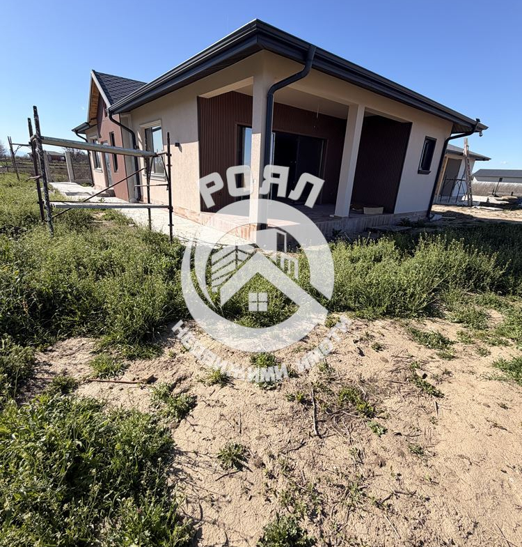 Роял имоти продава едноетажна, самостоятелна къща, село Оризари, Пловдив - 0