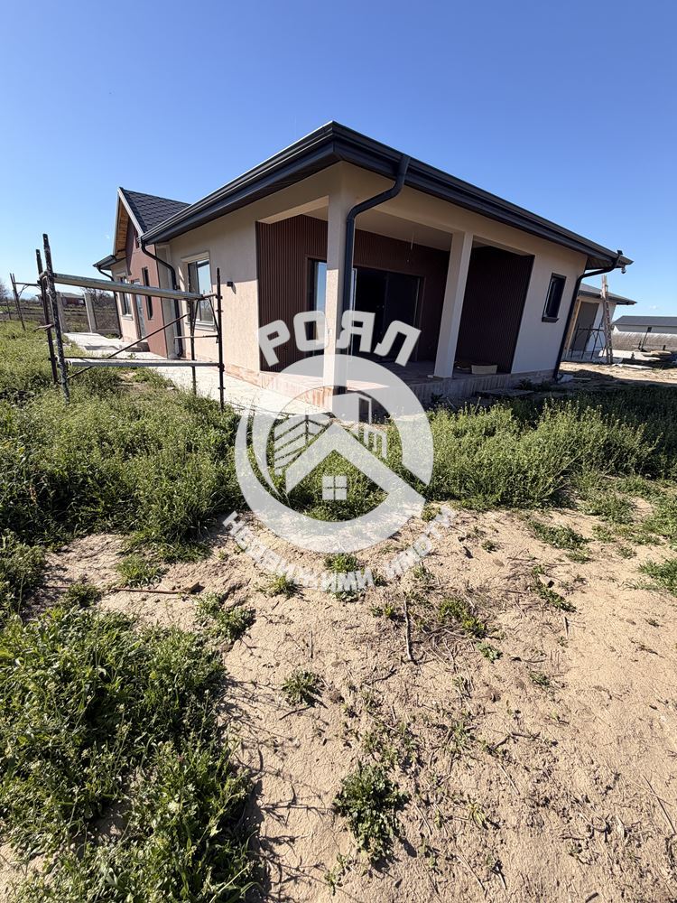 Роял имоти продава едноетажна, самостоятелна къща, село Оризари, Пловдив - 0