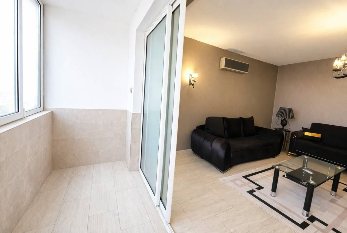 Роял имоти продава тристаен, обзаведен апартамент в Асеновград - 0