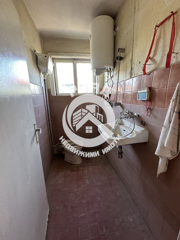 Роял Имоти продава Ексклузивно триетажна къща в гр.Стамболийски - 0