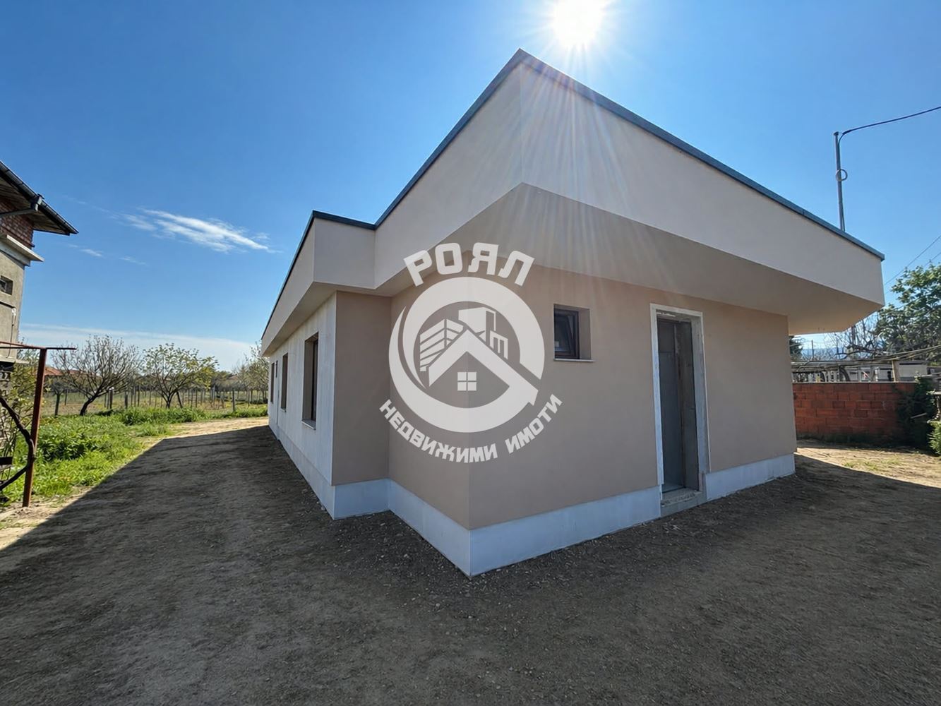 Роял Имоти продава ЕКСКЛУЗИВНО нова, модерна едноетажна къща в с. Кадиево – комфорт, качество и функционалност в едно. - 0