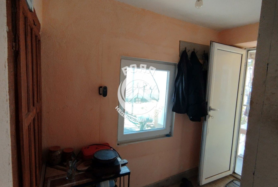 Роял имоти продава къща с двор в с. Паничери - 0
