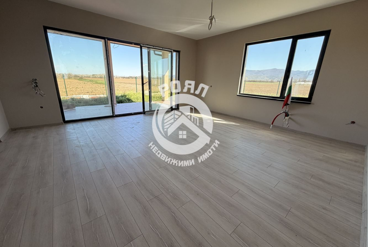 Роял имоти продава едноетажна, самостоятелна къща, село Оризари, Пловдив - 0