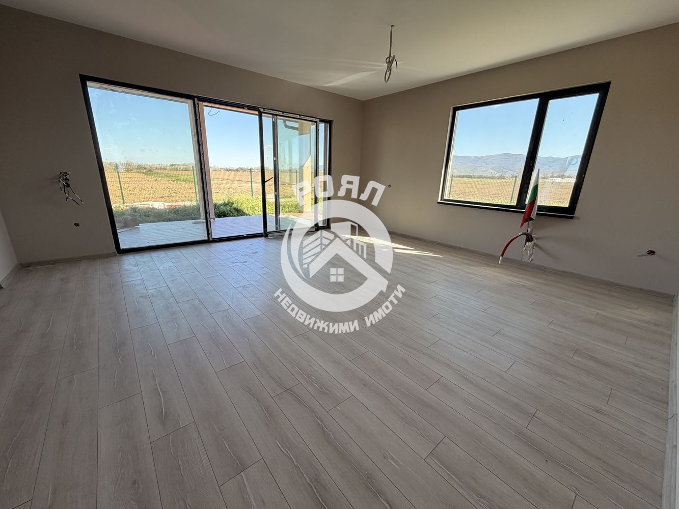 Роял имоти продава едноетажна, самостоятелна къща, село Оризари, Пловдив - 0