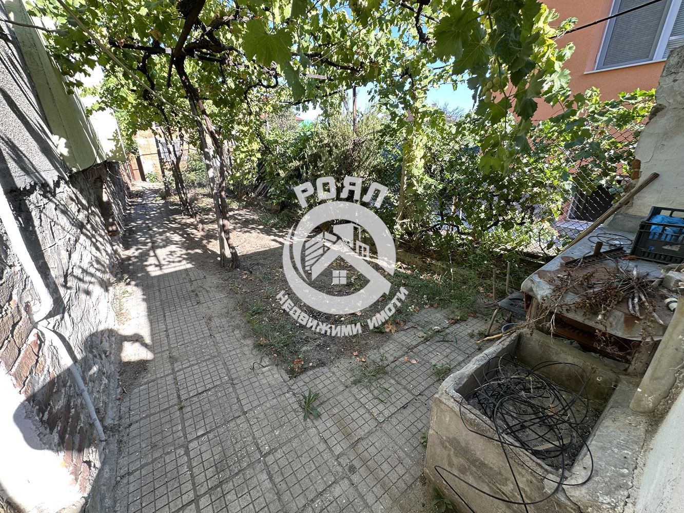 Роял Имоти продава Ексклузивно триетажна къща в гр.Стамболийски - 0