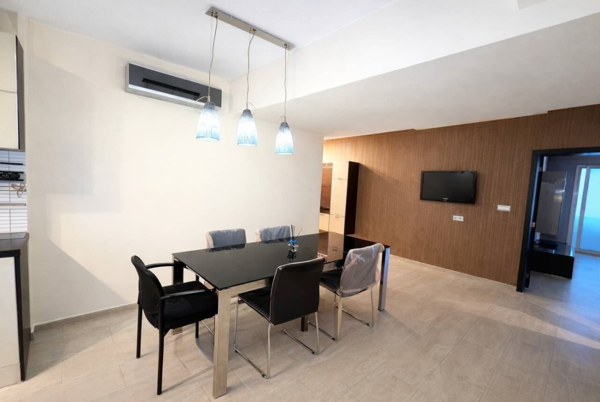 Роял имоти продава тристаен, обзаведен апартамент в Асеновград - 0