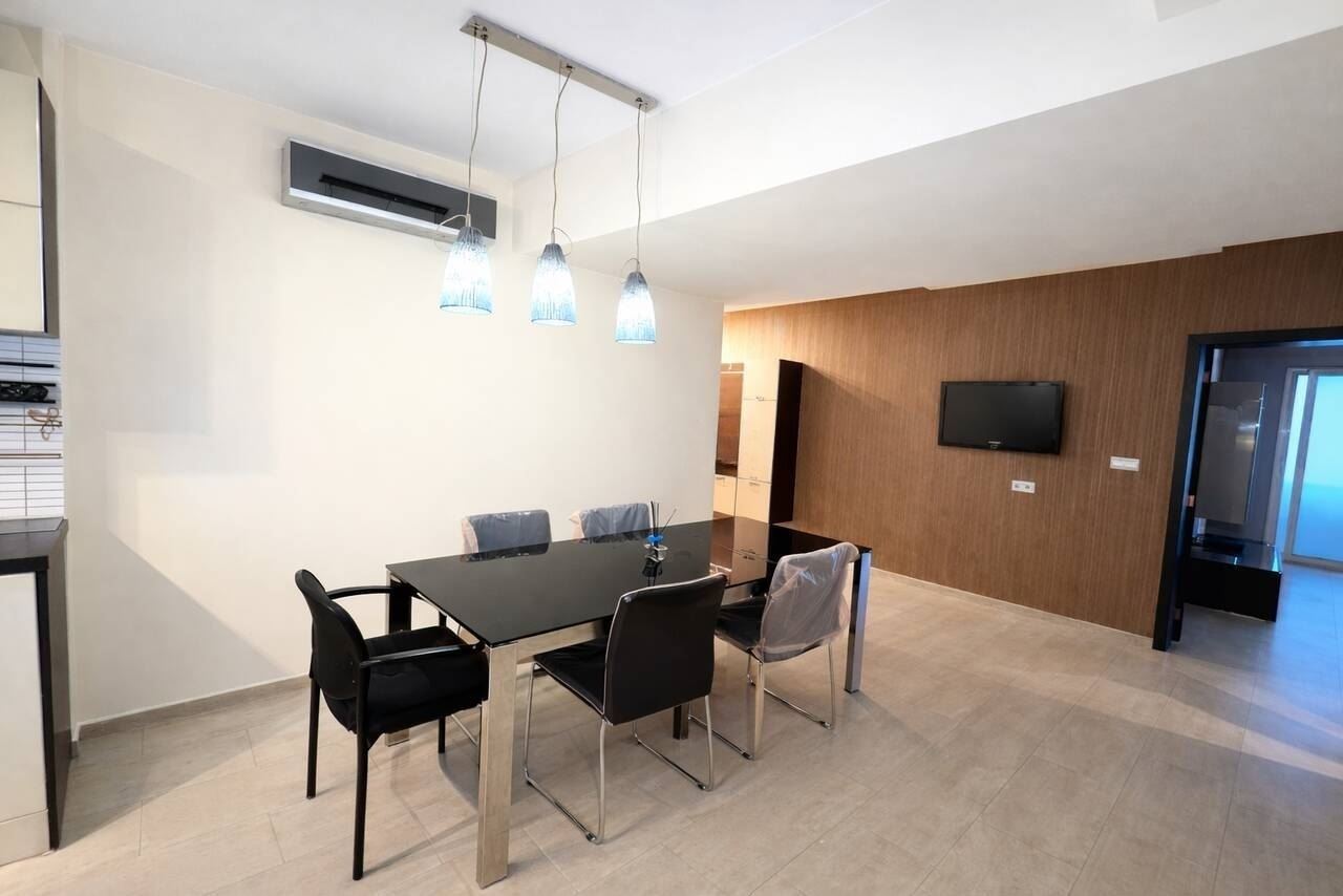 Роял имоти продава тристаен, обзаведен апартамент в Асеновград - 0