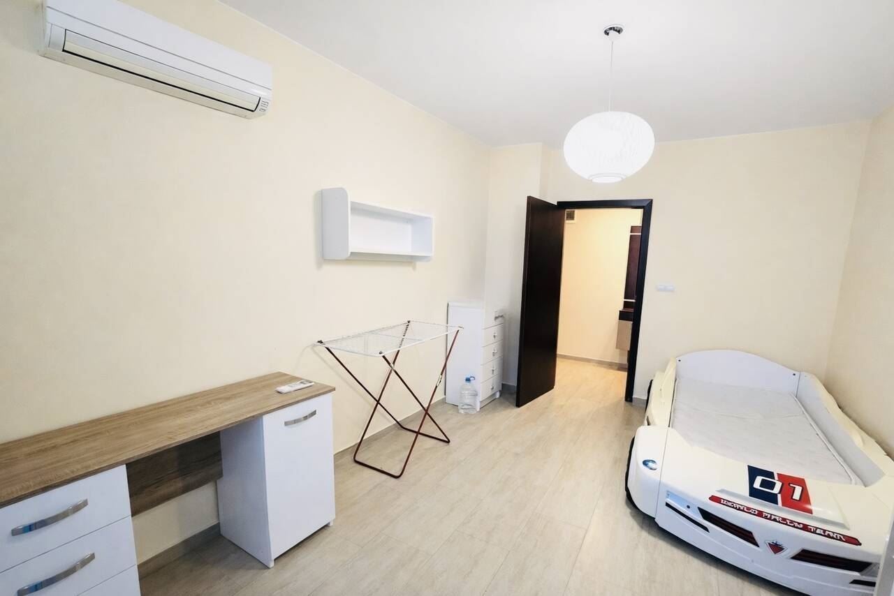 Роял имоти продава тристаен, обзаведен апартамент в Асеновград - 0