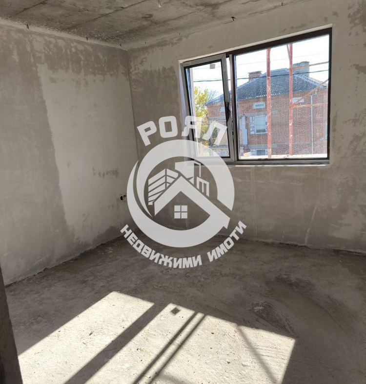 Роял Имоти продава къща в с.Строево, обл. Пловдив - 0