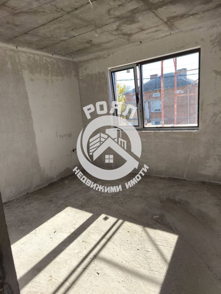 Роял Имоти продава къща в с.Строево, обл. Пловдив - 0