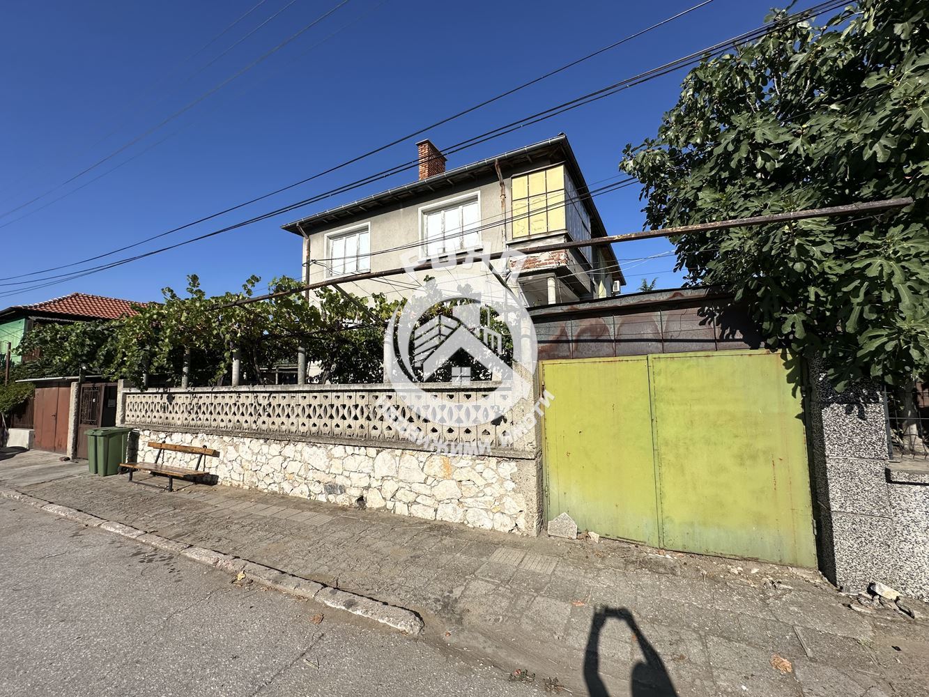 Роял Имоти продава Ексклузивно триетажна къща в гр.Стамболийски - 0