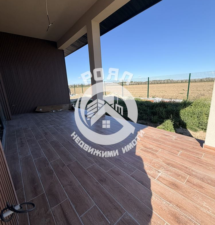 Роял имоти продава едноетажна, самостоятелна къща, село Оризари, Пловдив - 0