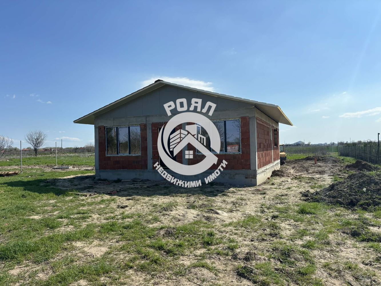 Роял Имоти продава едноетажна къща в с. Оризари - 0