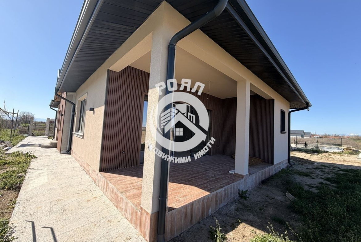 Роял имоти продава едноетажна, самостоятелна къща, село Оризари, Пловдив - 0