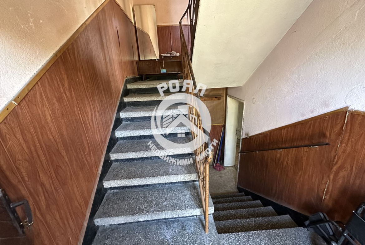 Роял Имоти продава Ексклузивно триетажна къща в гр.Стамболийски - 0