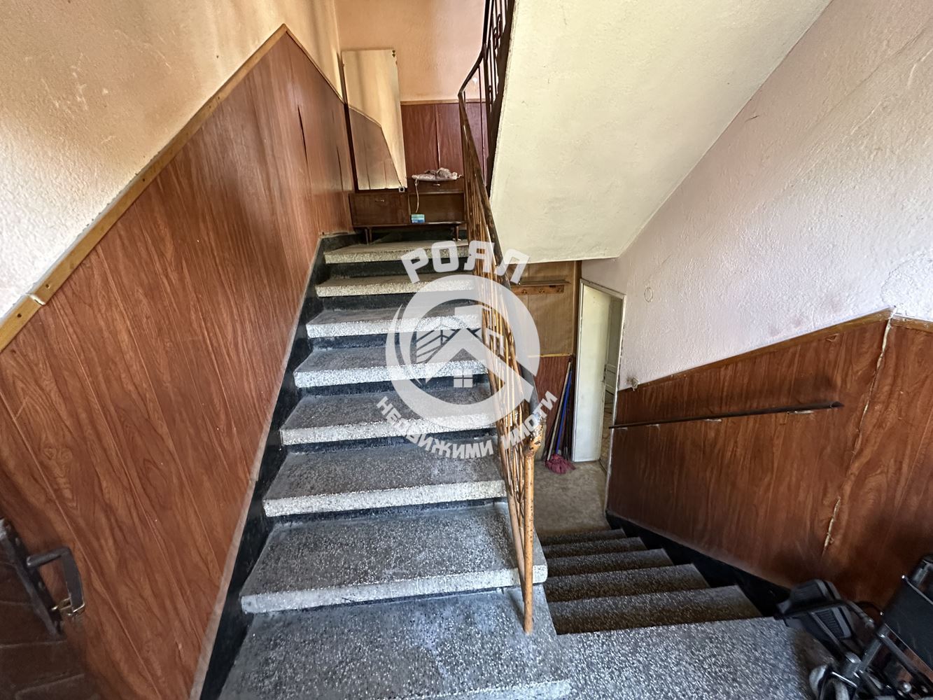 Роял Имоти продава Ексклузивно триетажна къща в гр.Стамболийски - 0