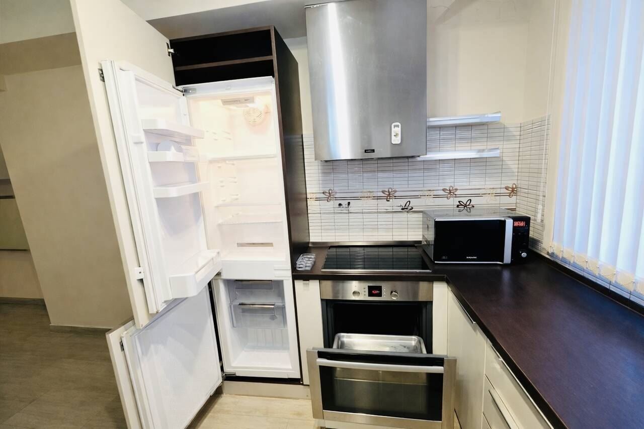 Роял имоти продава тристаен, обзаведен апартамент в Асеновград - 0