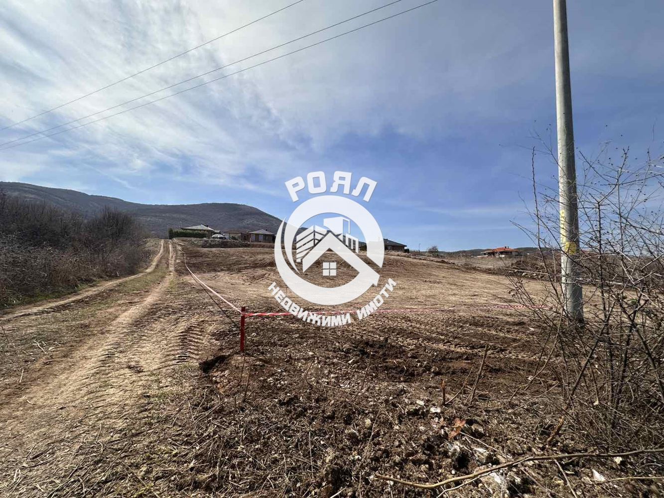 Роял имоти продава 4 парцела - УПИ в с.Марково - 0