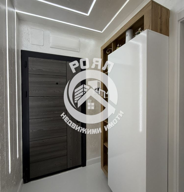 Роял имоти продава тристаен, обзаведен апартамент, Тракия, Пловдив - 0