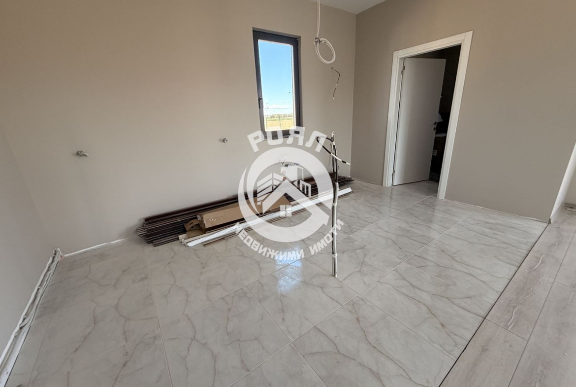 Роял имоти продава едноетажна, самостоятелна къща, село Оризари, Пловдив - 0