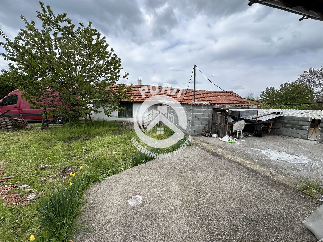 Роял имоти продава Ексклузивно двуетажна къща с двор в с.Тополово - 0