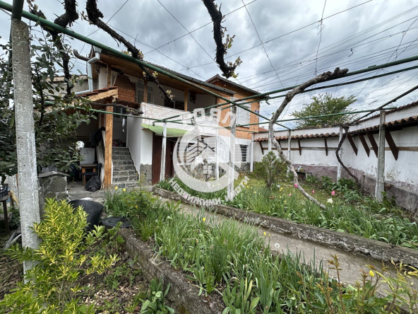 Роял имоти продава Ексклузивно двуетажна къща с двор в с.Тополово - 0