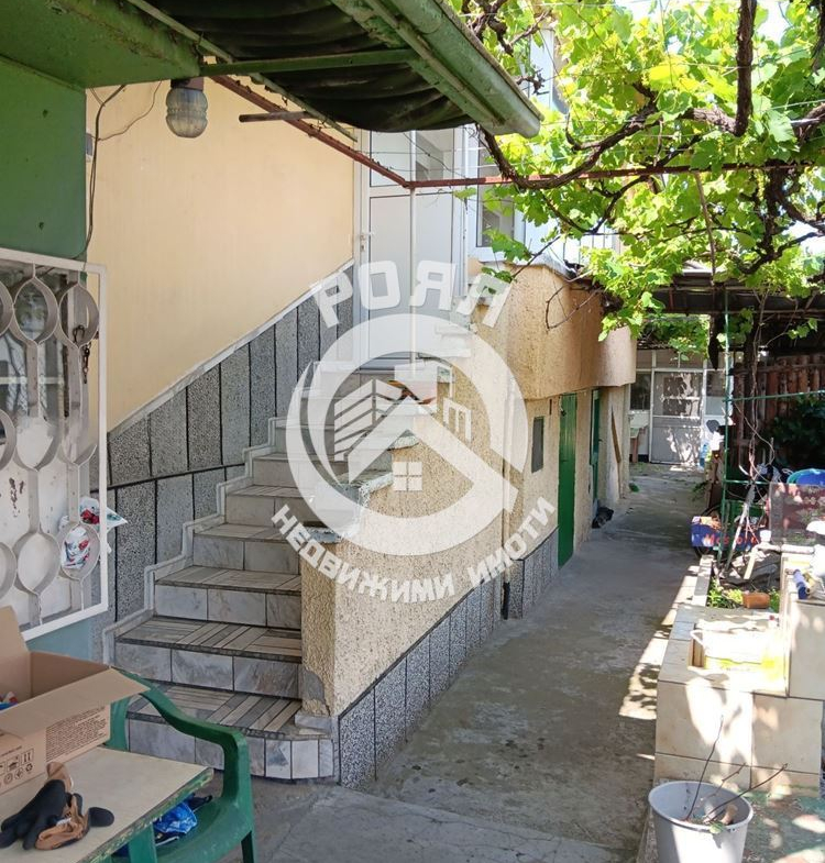Роял Имоти продава двуетажна къща в гр.Стамболийски - 0