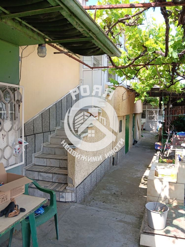 Роял Имоти продава двуетажна къща в гр.Стамболийски - 0