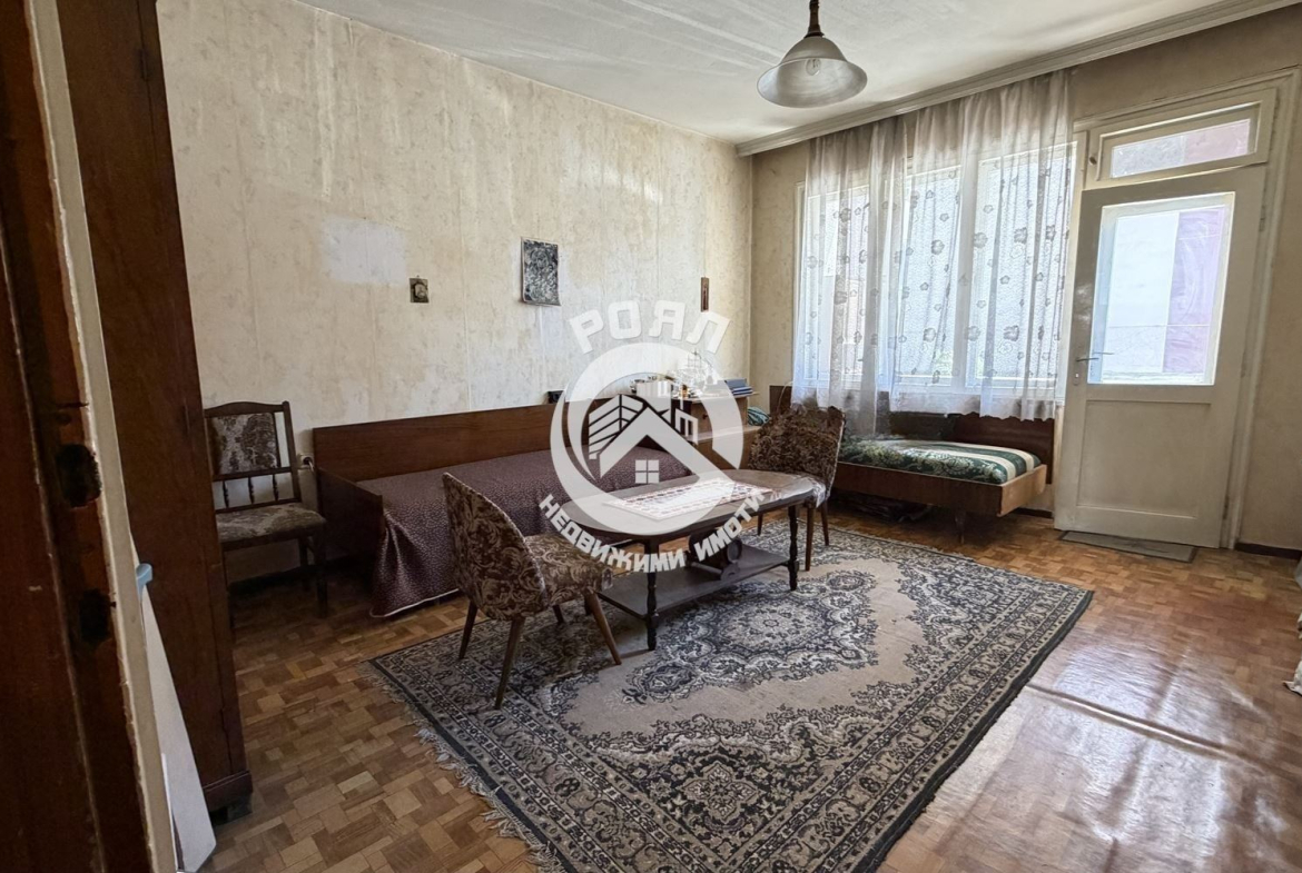 Роял Имоти продава тристаен в центъра на града - 0