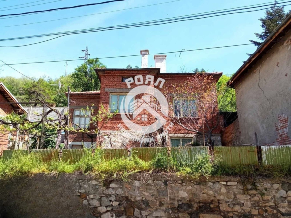 Роял Имоти продава двуетажна къща в с.Брестовица - 0