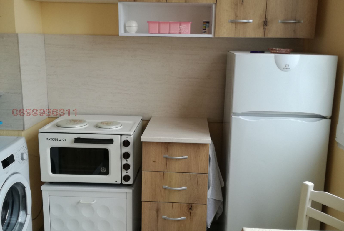 Роял имоти продава двустаен апартамент с три отделни стаи в гр.Асеновград - 0