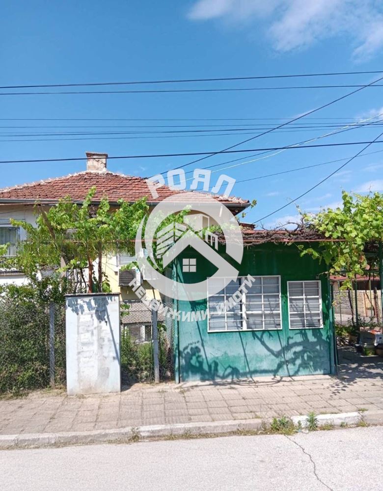 Роял Имоти продава двуетажна къща в гр.Стамболийски - 0