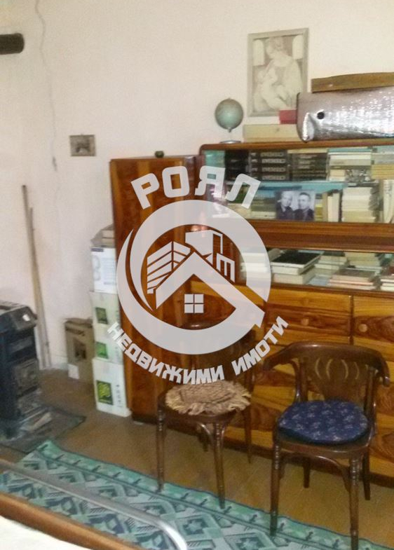 Роял Имоти продава двуетажна къща в с.Брестовица - 0