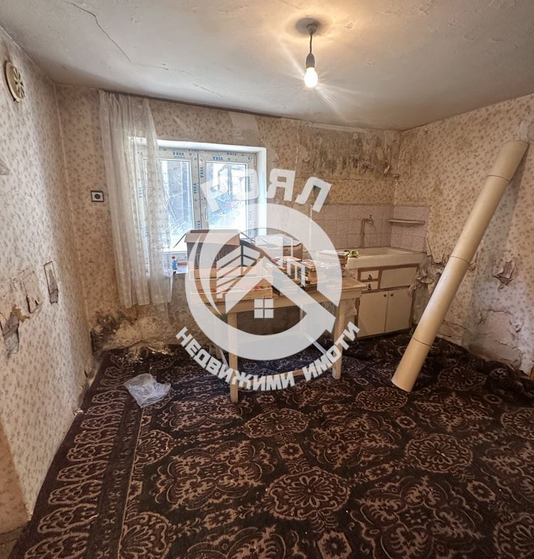 Роял Имоти продава двуетажна къща в гр.Стамболийски - 0