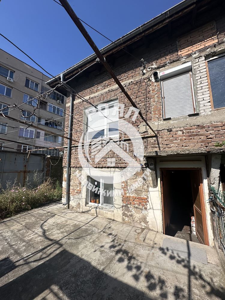Роял Имоти продава двуетажна къща в гр.Стамболийски - 0