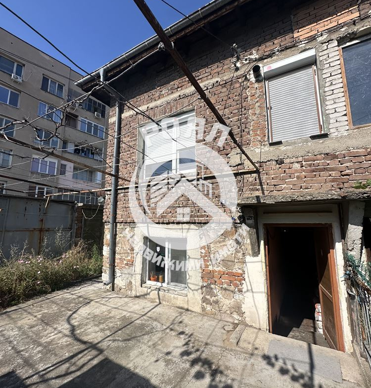 Роял Имоти продава двуетажна къща в гр.Стамболийски - 0