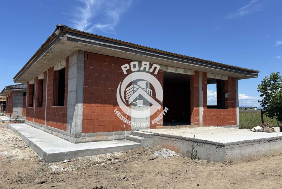 Роял Имоти продава едноетажна къща в с.Войводиново - 0