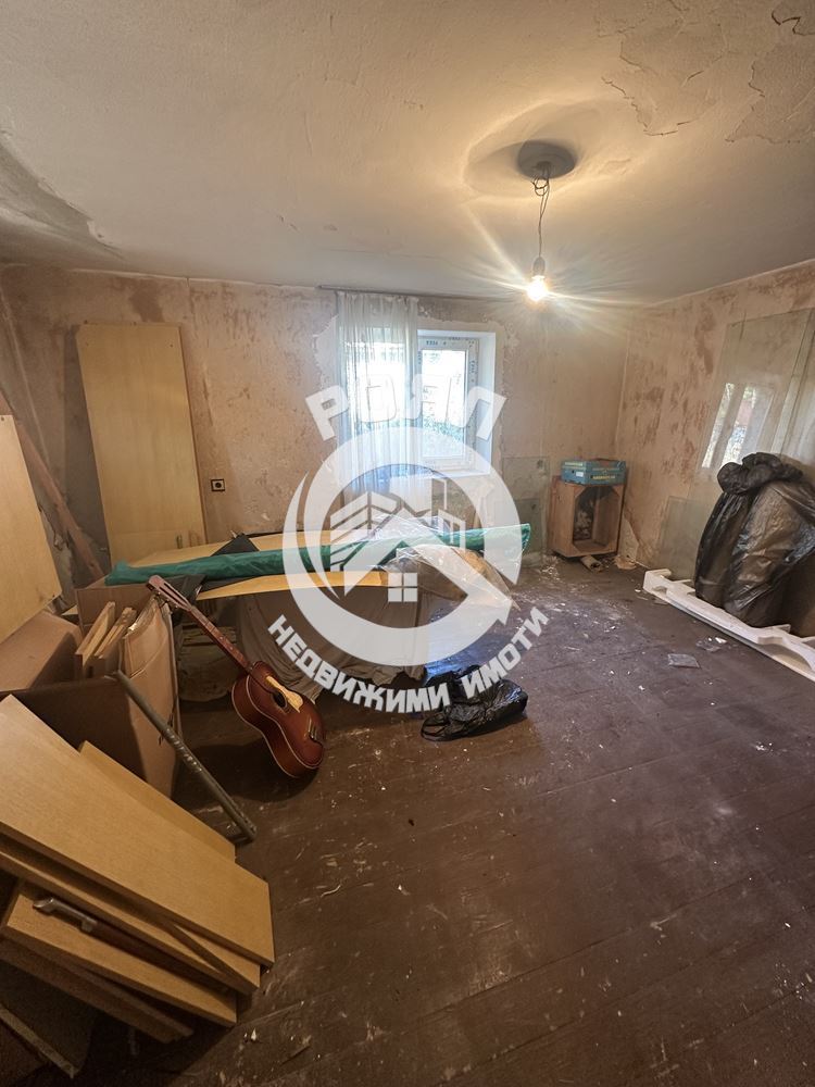 Роял Имоти продава двуетажна къща в гр.Стамболийски - 0