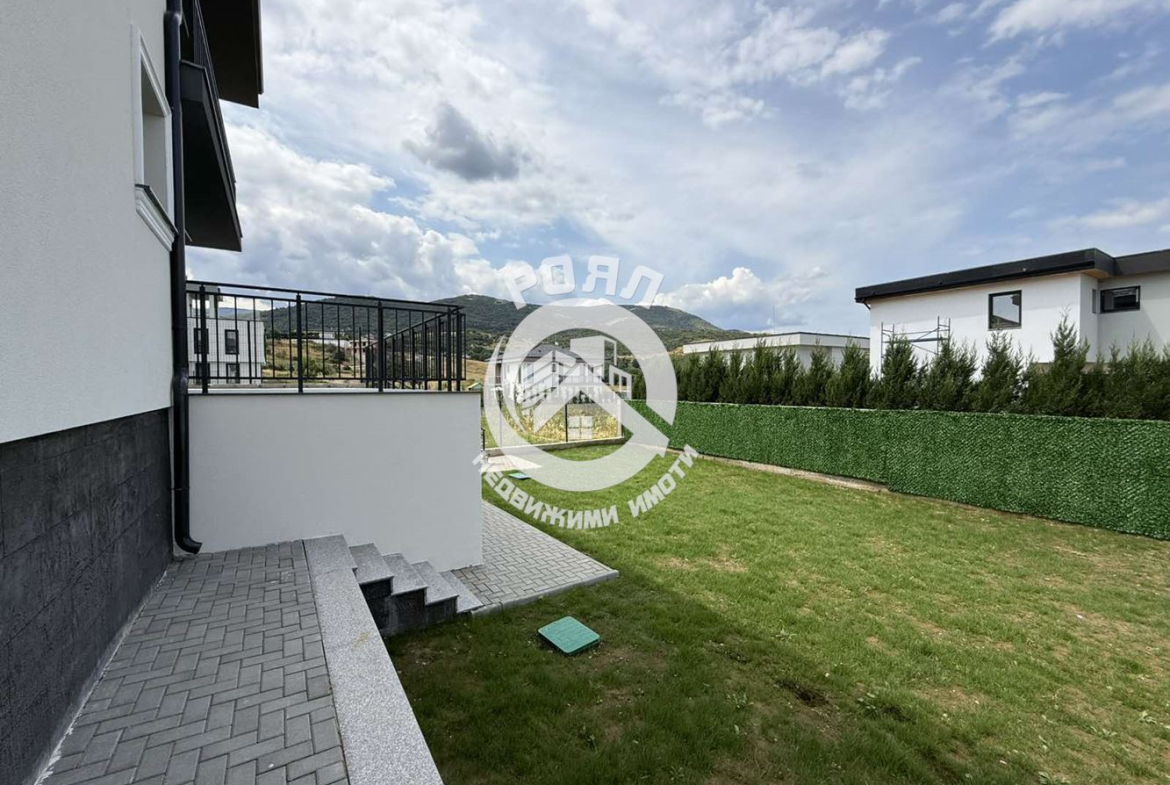 Роял имоти продава ЛУКСОЗНА САМОСТОЯТЕЛНА КЪЩА в с. Белащица - 0