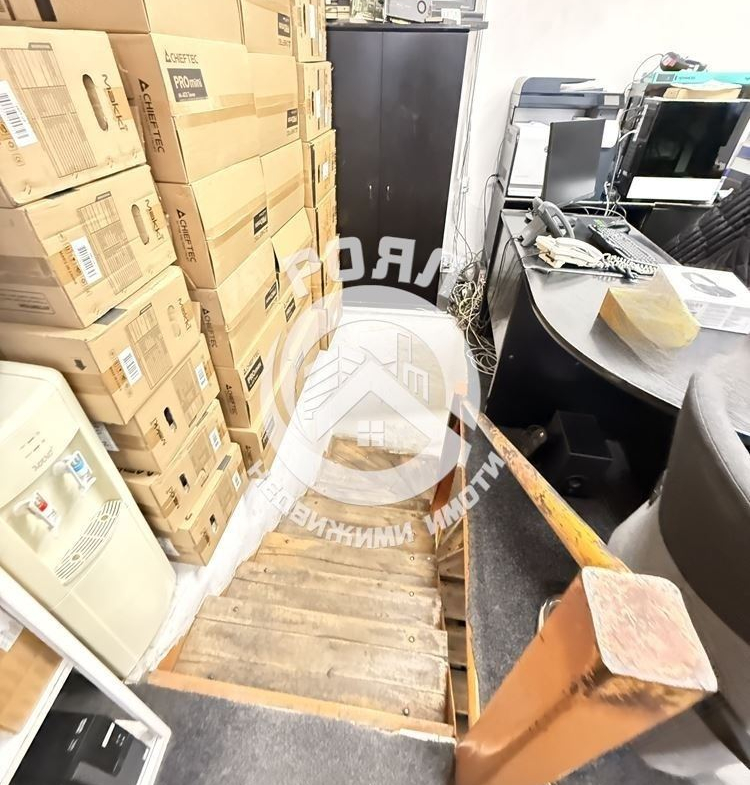 Роял имоти продава магазин на главната гр.Пловдив, Център - 0