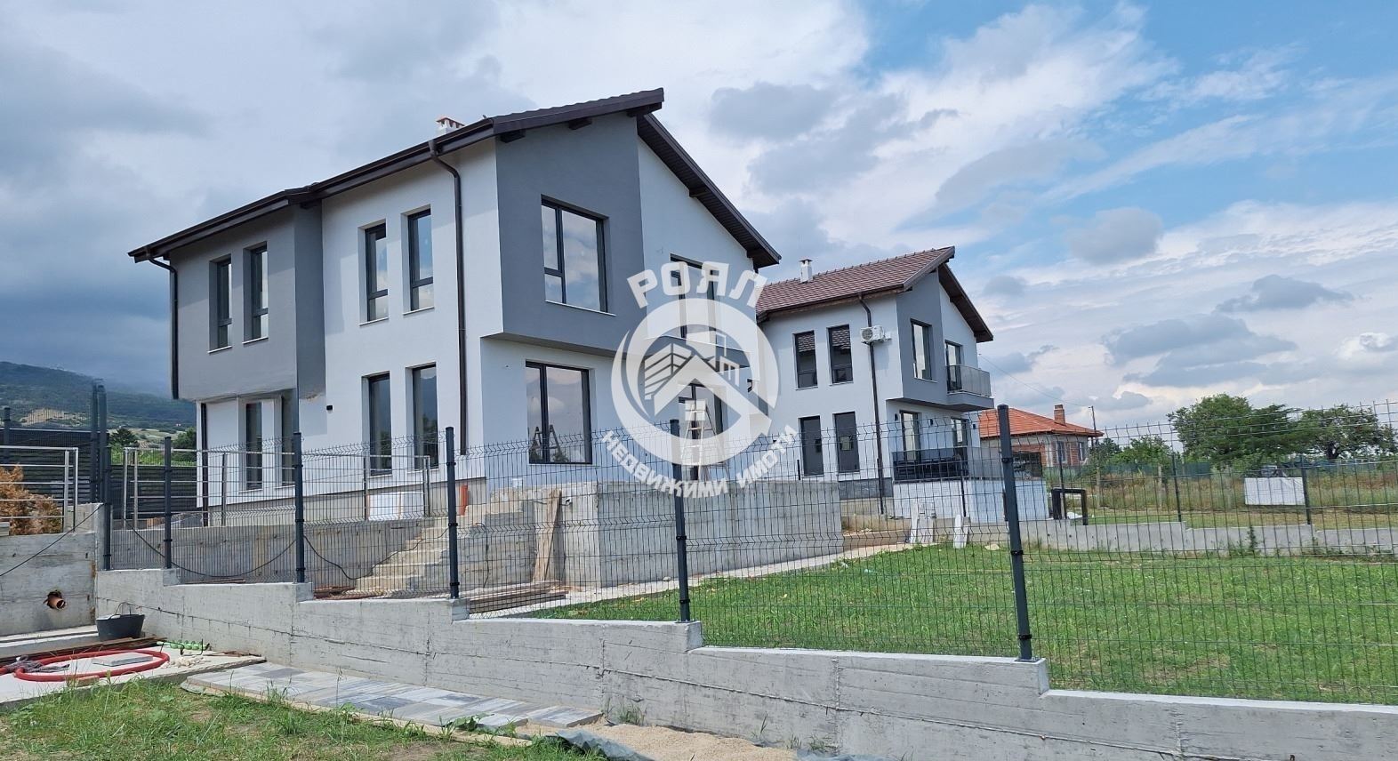 Роял Имоти продава нова, самостоятелна къща в едно от най-предпочитаните села край Пловдив – с. Брестник - 0