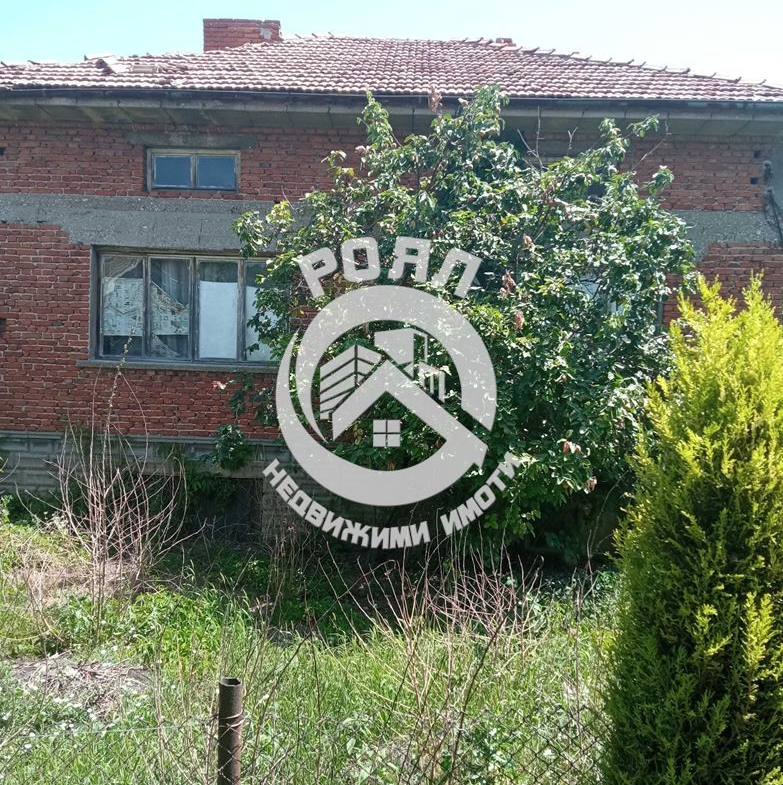 Роял Имоти продава къща в с. Крумово, обл Пловдив - 0