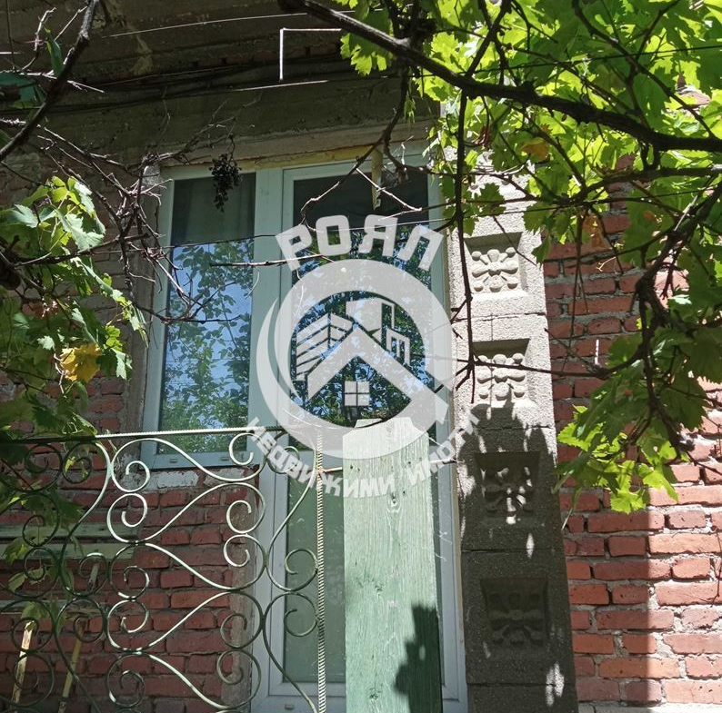 Роял Имоти продава къща в с. Крумово, обл Пловдив - 0