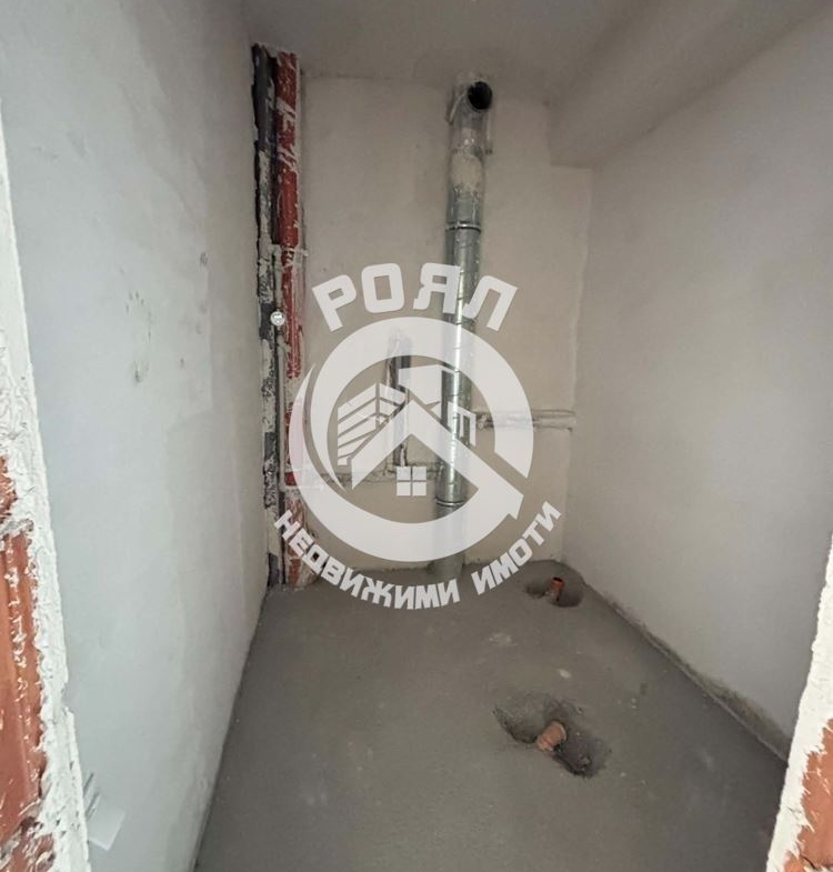 Роял Имоти продава ЕКСКЛУЗИВНО просторен, двустаен апартамент в кв. Тракия, Пловдив - 0