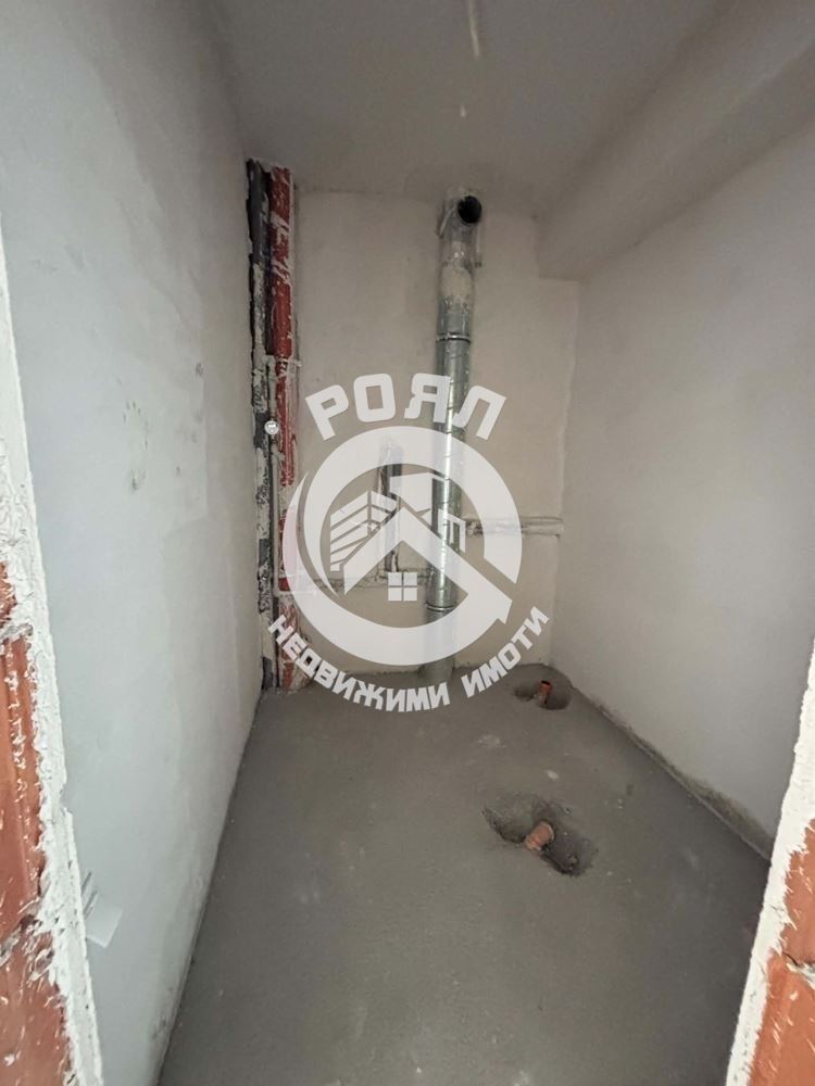 Роял Имоти продава ЕКСКЛУЗИВНО просторен, двустаен апартамент в кв. Тракия, Пловдив - 0
