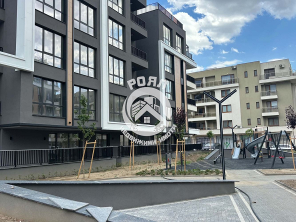 Роял Имоти предлага за продажба просторен тристаен апартамент в кв.Кършияка - 0