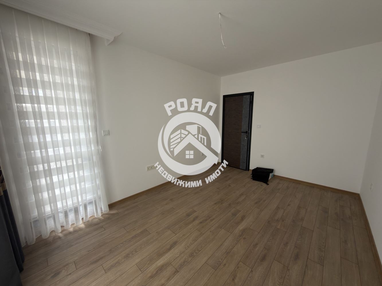 Роял имоти продава тристаен апартамент, с паркомясто, Гребна база, Пловдив - 0