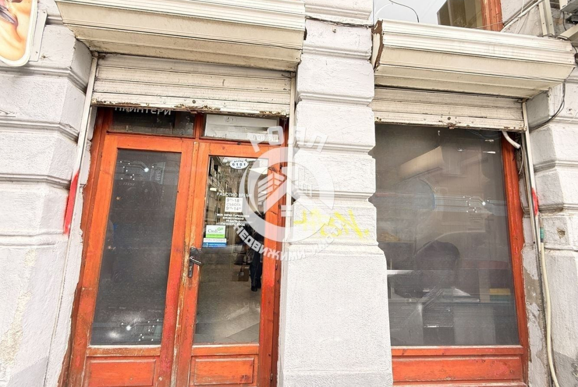 Роял имоти продава магазин на главната гр.Пловдив, Център - 0